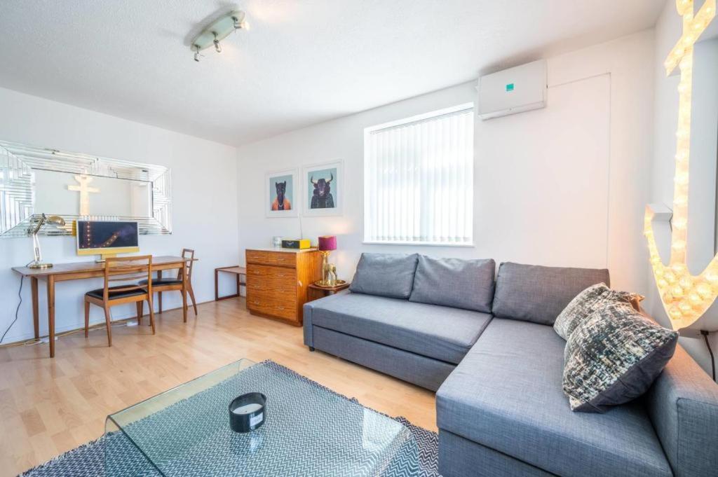 Flat 13 Apartament *