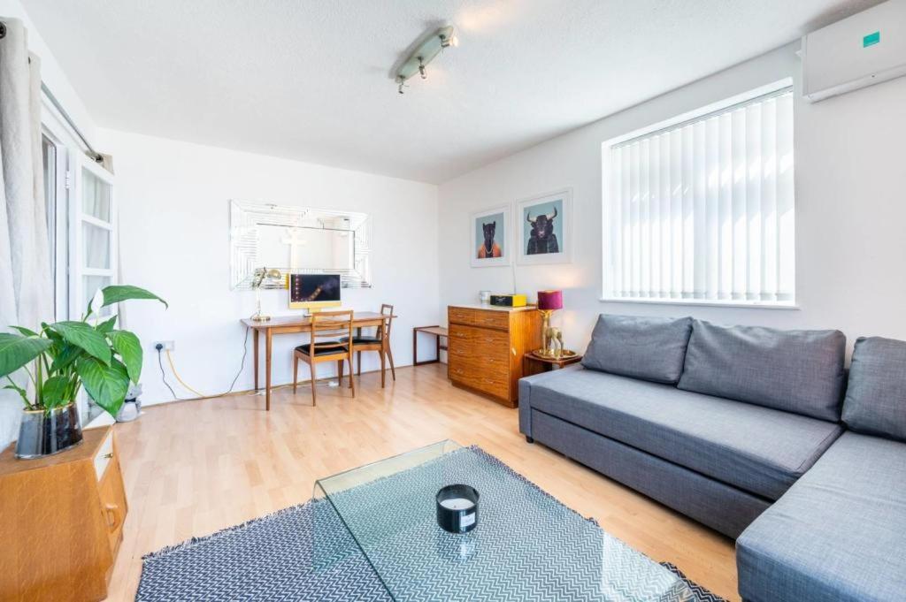 Flat 13 Apartament *